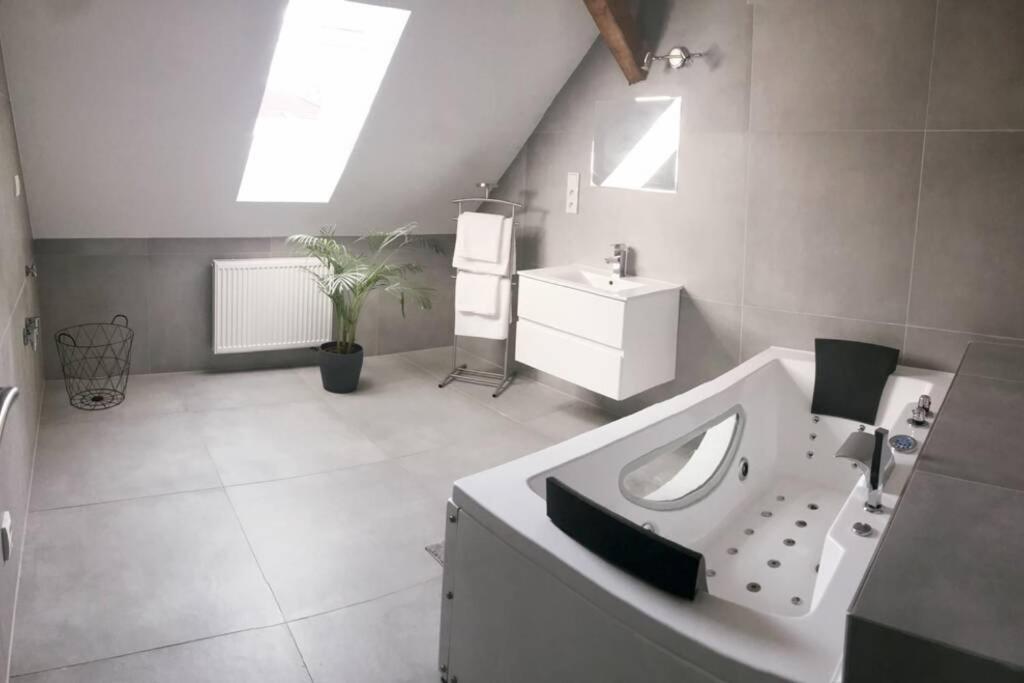 Apartman 3Kk 80 M2 S Virivkou A Saunou Jihlava Bagian luar foto